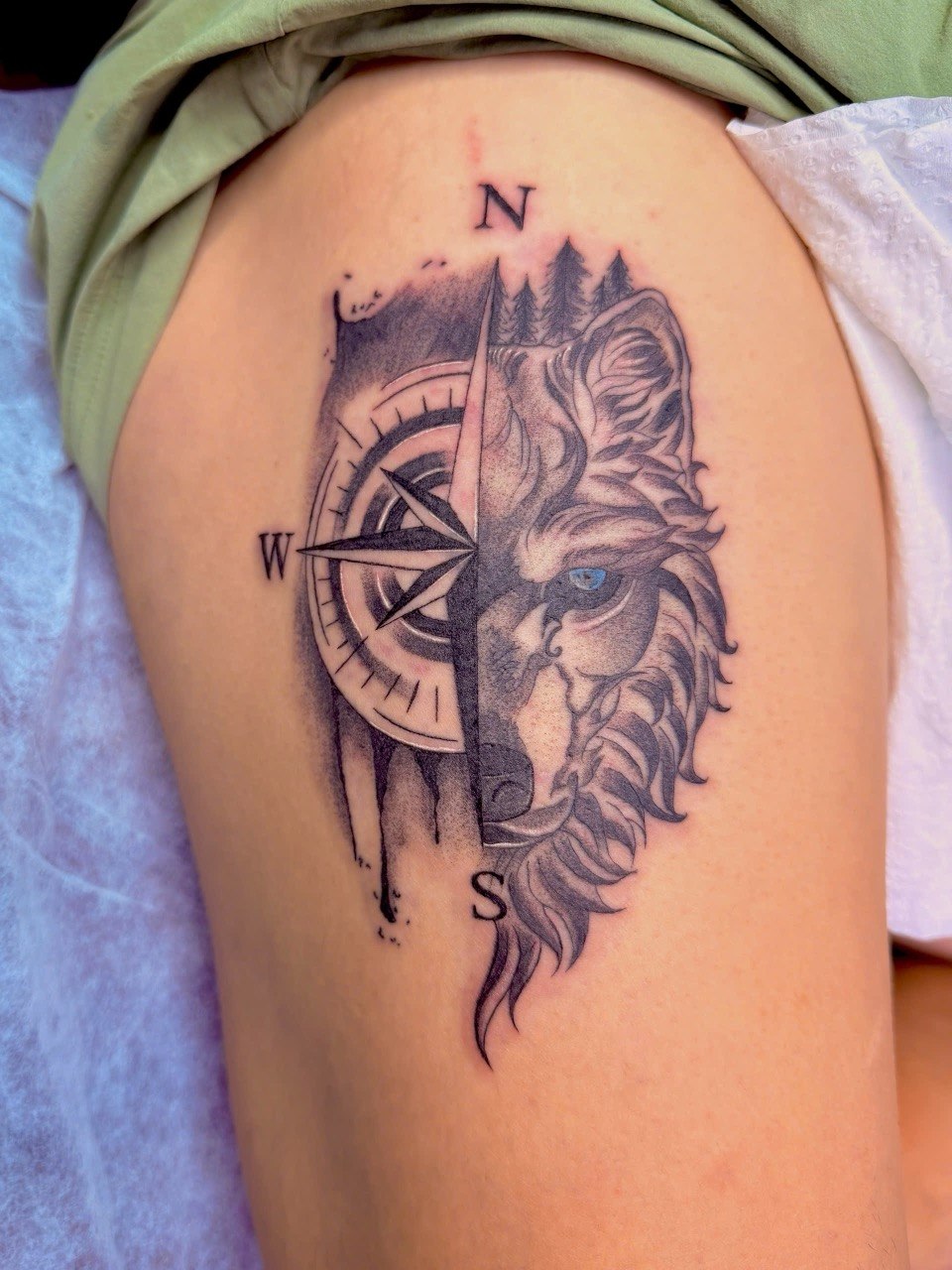 Wolf and compass thigh tattoo - Sisters Ink Tattoo Studio Da Nang